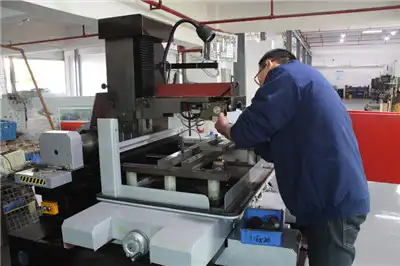 Equipos de producción y procesamiento Máquina cortadora de alambre EMD
