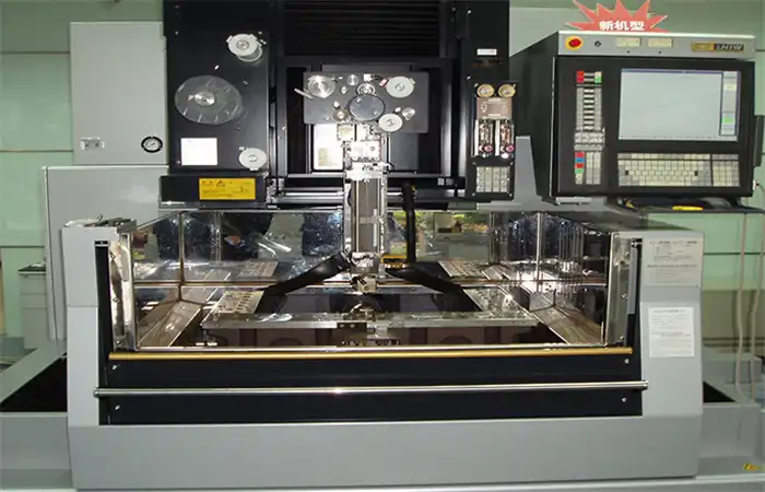 Produktions- och bearbetningsutrustning EMD Wire Cutting Machine